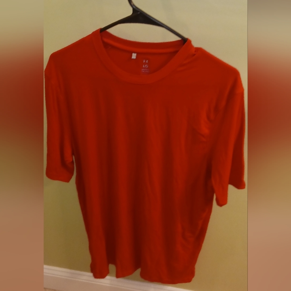 Underarmour stretchy t- shirt 👕